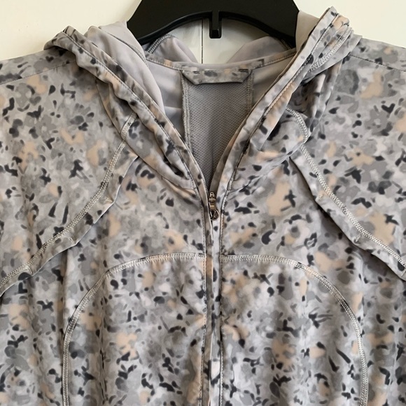 lululemon top - Picture 2 of 4